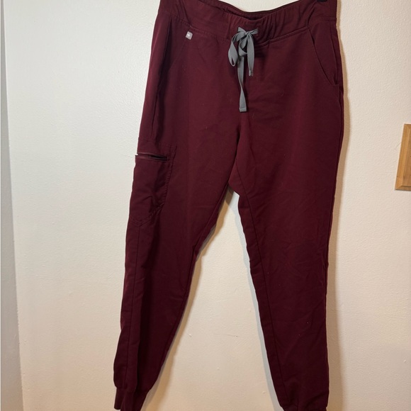 Figs Burgundy Yola Scrub Pants Petite - Picture 3 of 10